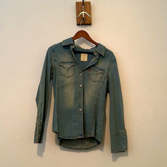 Levi’s Red Tab shirt - Picture 6 of 9